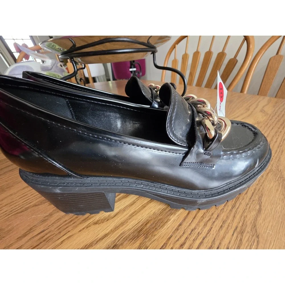 NWOT Guess Hillford W 10 Chunky Lug Sole Gold Chain Black Patent Leather Loafer